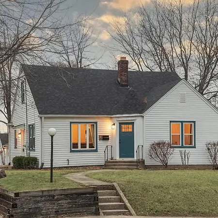 Relaxing Rockford Stay 3 Bedroom 1 Bath In The Heart Of Northern Illinois Family Friendly